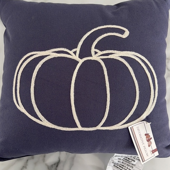 Target Bullseye 2023 - NWT - Throw Pillow Set - Picture 10 of 11